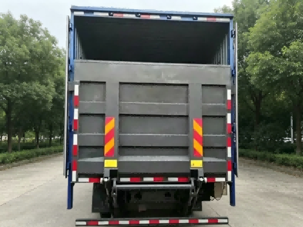 Priemyselné hlboké ponory: Prehliadka technického materiálu – inteligentné kompozitné panely vs. vysokopevnostná oceľ vs. hliníková zliatina