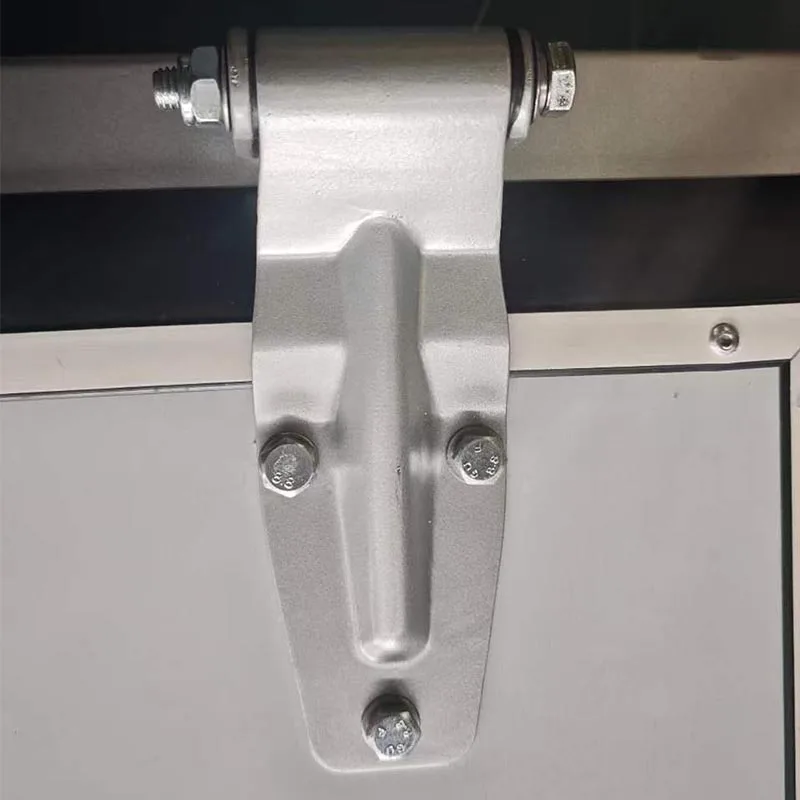 Záves dverí pre nákladné auto